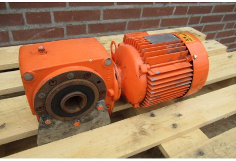 24 RPM 1,1 KW Asmaat 40 mm. Used